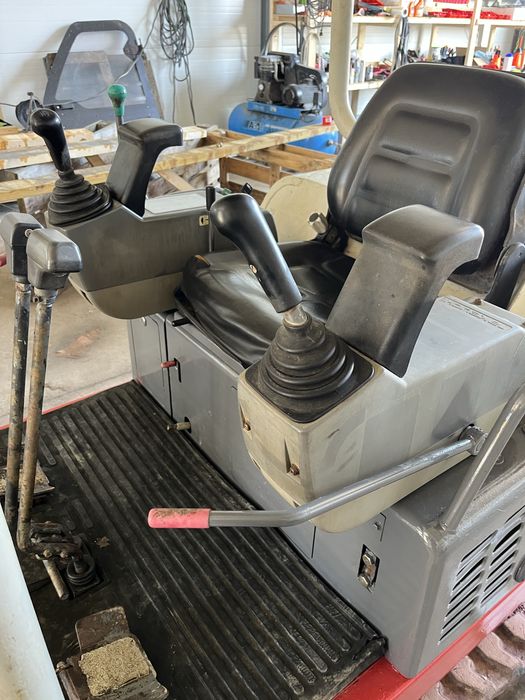 Minikoparka takeuchi TB016