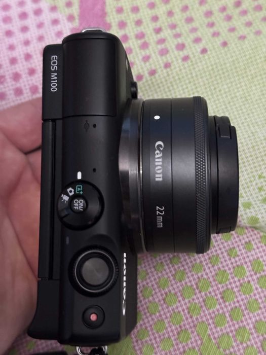 Canon m100 + Canon EF-M 22mm f/2 + EF-M 15-45mm f/3.5-6.3