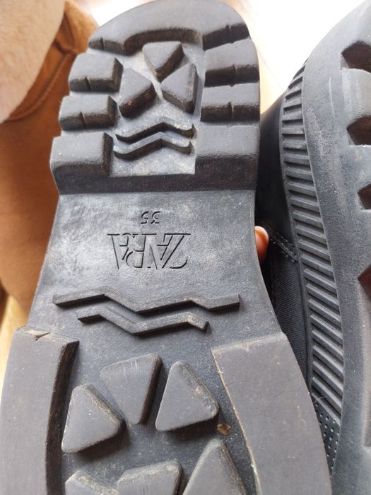 Dois pares de botas menina | umas de pêlo e outras Zara