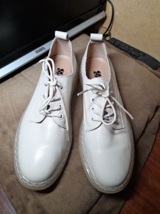 Туфлі шкіряні білі
