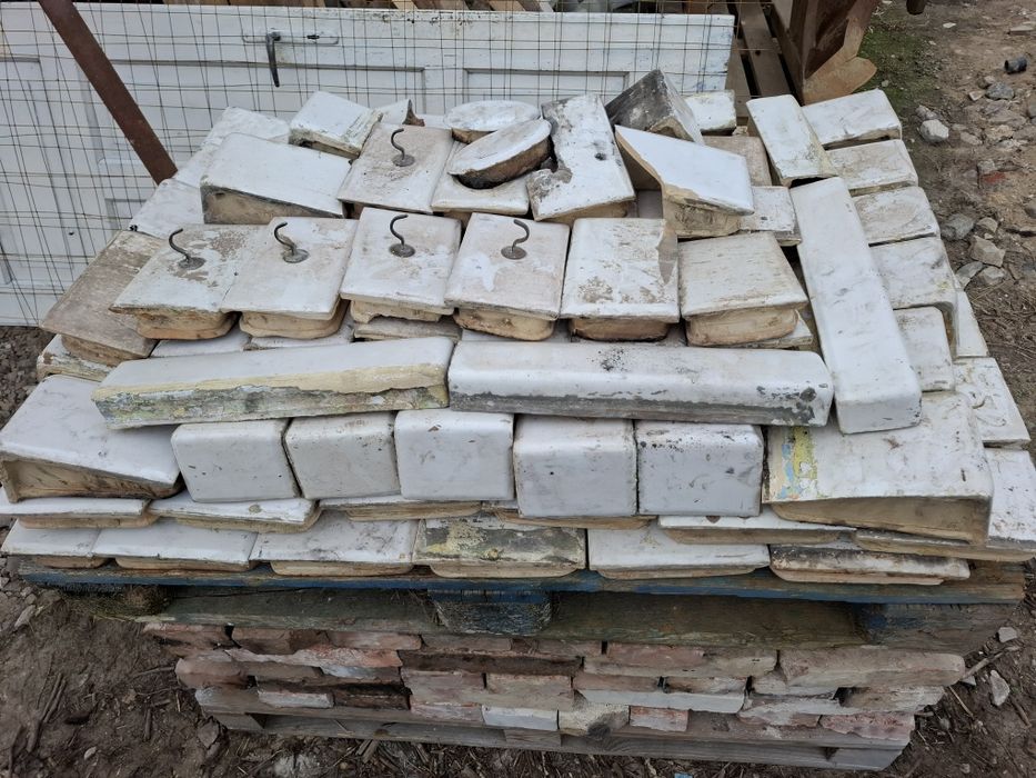 Sprzedam pięć kaflowy po rozbiurce widoczny na zdjęciach.