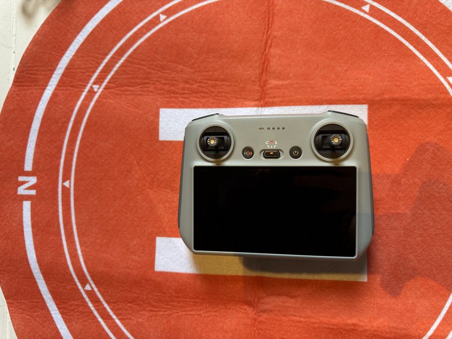 Drone DJI Mini 3 + Comando RC + 2 Baterias + Carregador + lentes Estoj