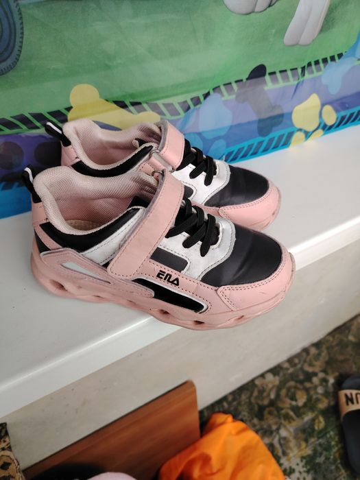 Кроссовки для девочки