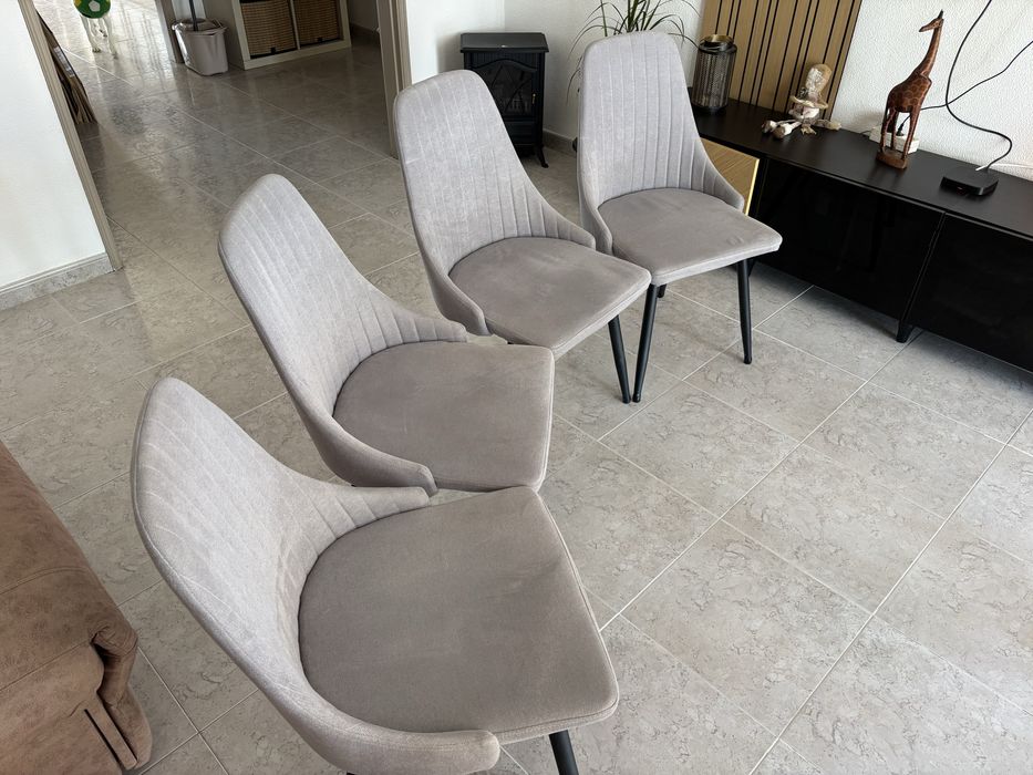 4 cadeiras cinzentas Conforama