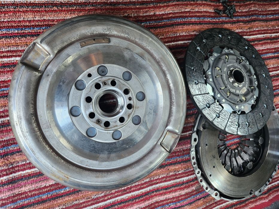 Маховик двохмасовий 2.0 tdi CXE 204 к.с. biturbo VW T6 t6 t-6 щеплення
