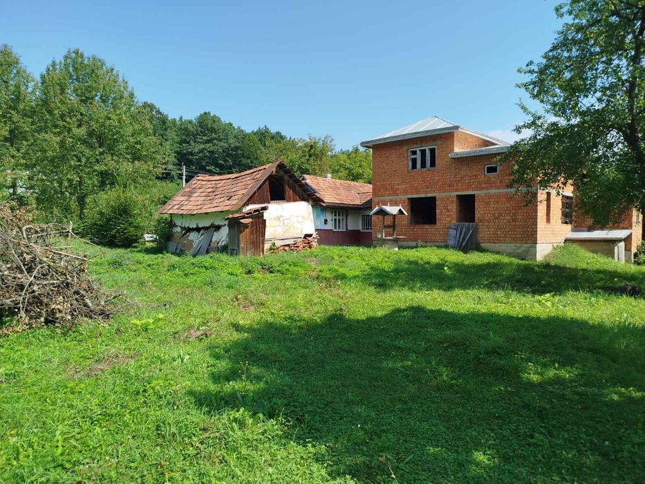 Будинок з ділянкою