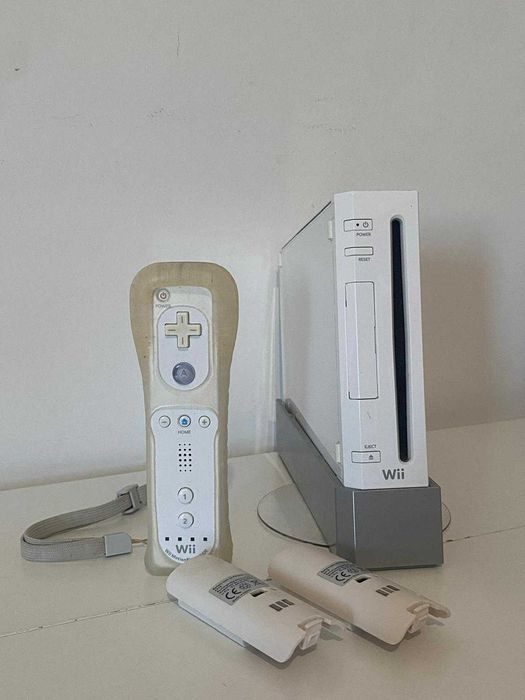 Nintendo Wii + Wii Fit Plus (with 2 games included)64284456434947122