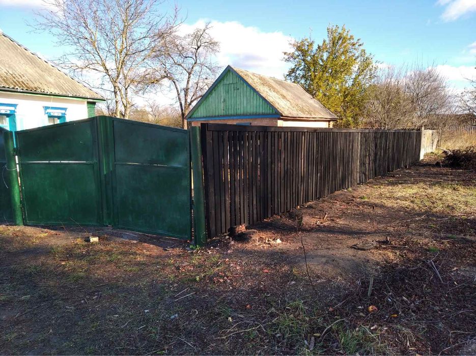 Продажться будинок