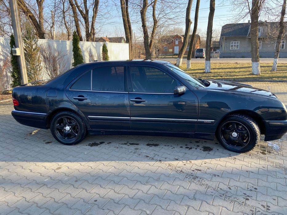 Продам мерседес 210