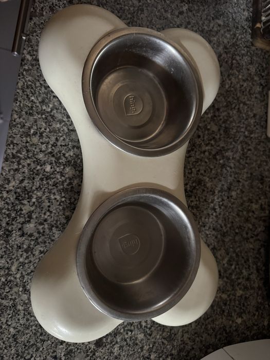 Taça dupla para cão