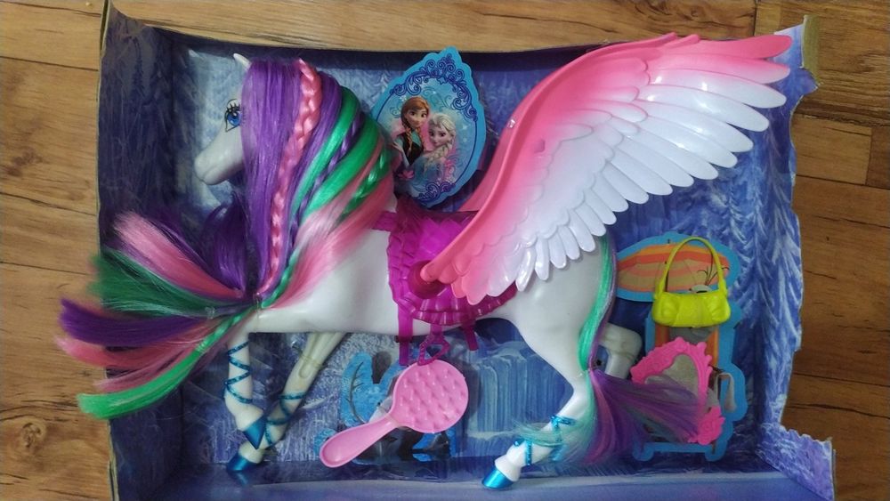 Лошадь - пегас для девочки