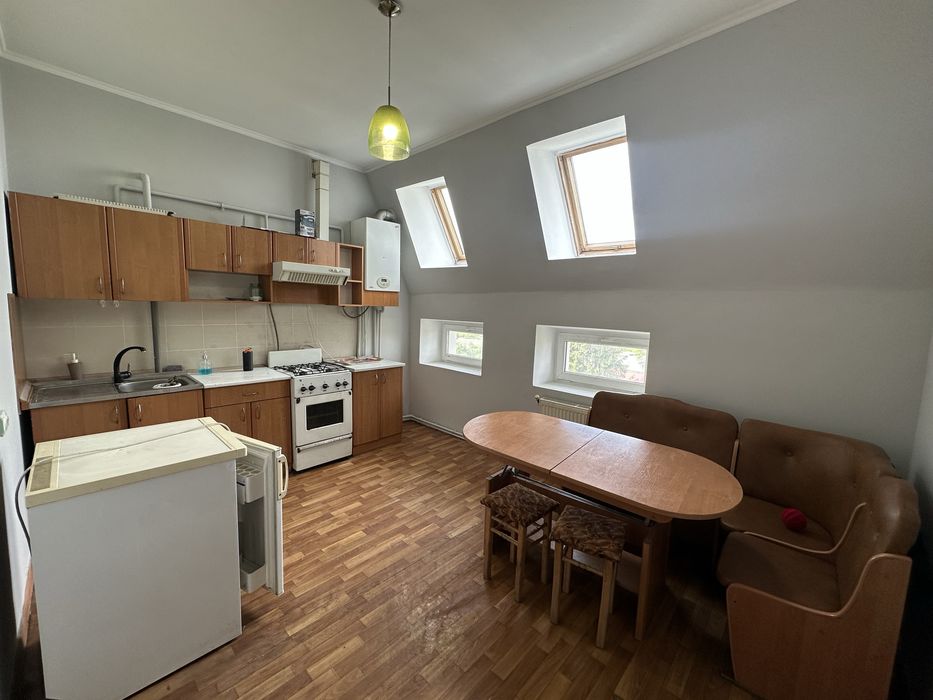 Продам в центрі 2 км квартиру вул. Вовчинецька