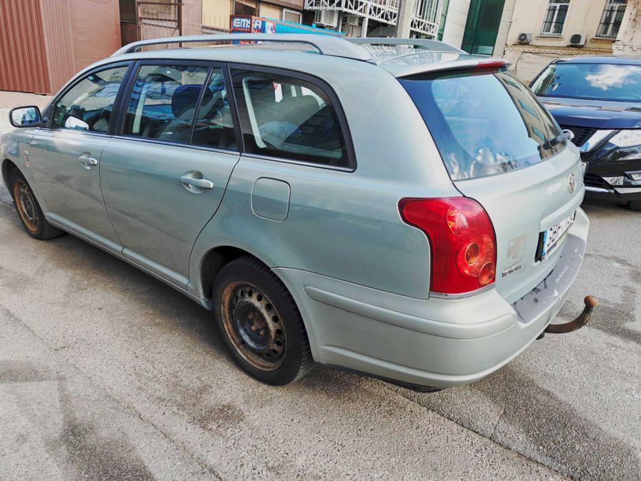 Toyota Avensis для військового