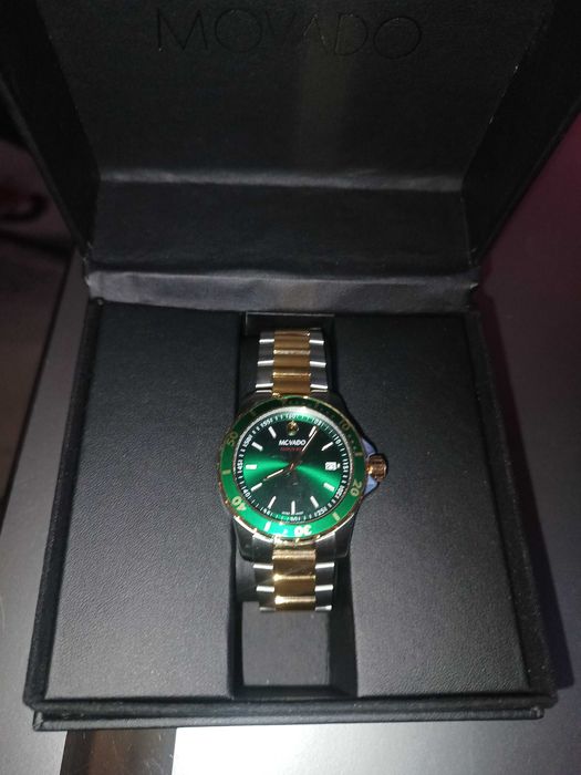 Piękny zegarek Movado serii 800