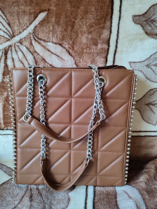 Sprzedam torebkę listonoszkę kuferek