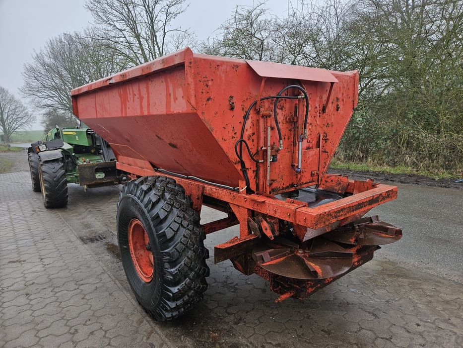 Rozsiewacz wapna bredal 6 ton