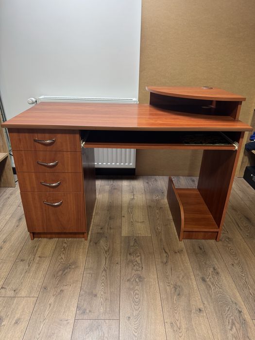 Компютерний стіл