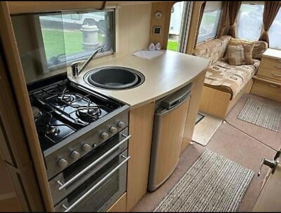 Caravana Abbey Vogue 2 650 + Avançado Kampa Air 400
