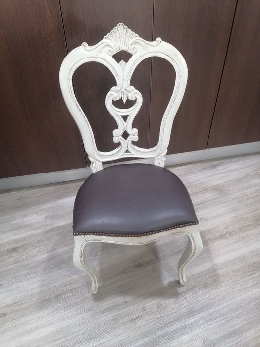 Mesa de cozinha e cadeiras