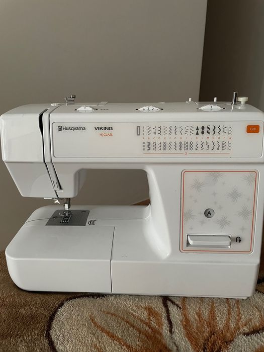 Maquina de costura semi nova