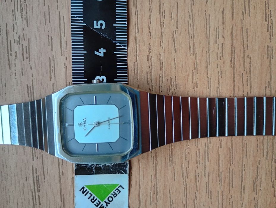 Cyma zegarek Swiss