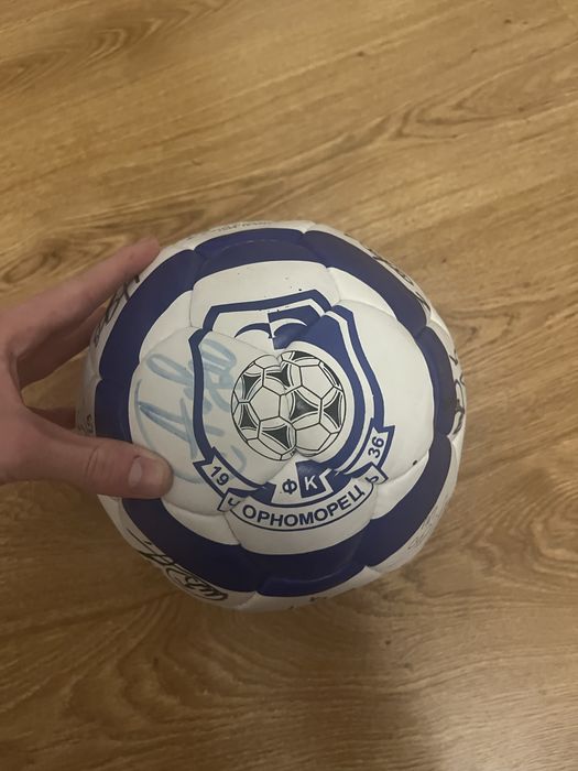 сувінірний м'яч із афтографами чорноморця сезону 2022-23