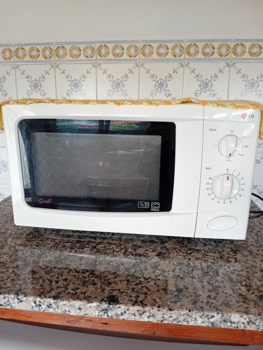 Microondas LG potência 800 w com griĺ