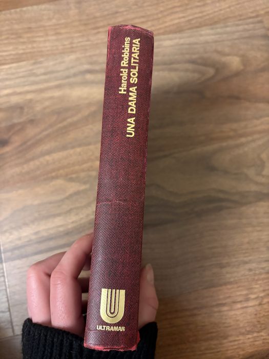 Роман іспанською en español ретро винтаж una dama solitaria роббинс