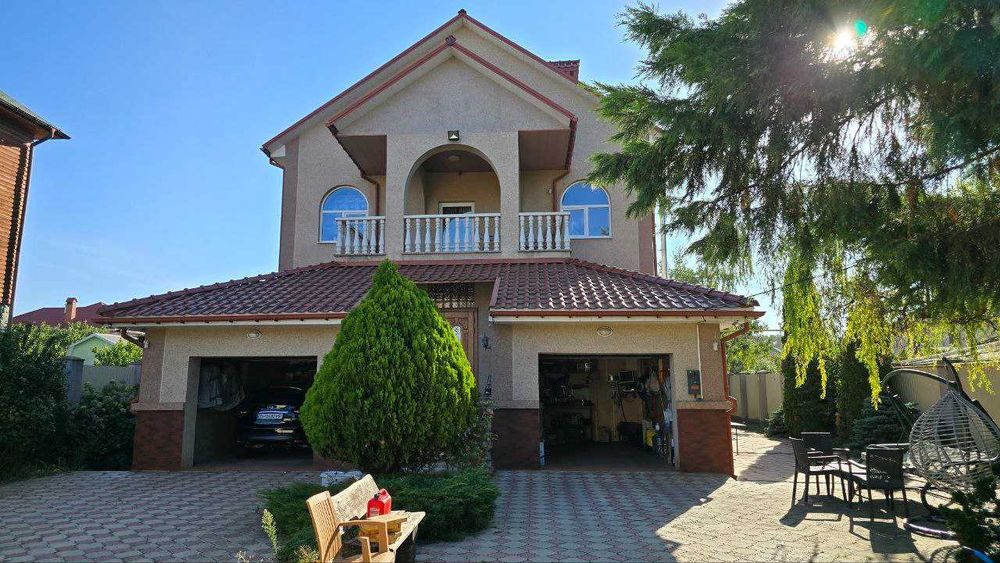 Затишний будинок біля моря в Лісках