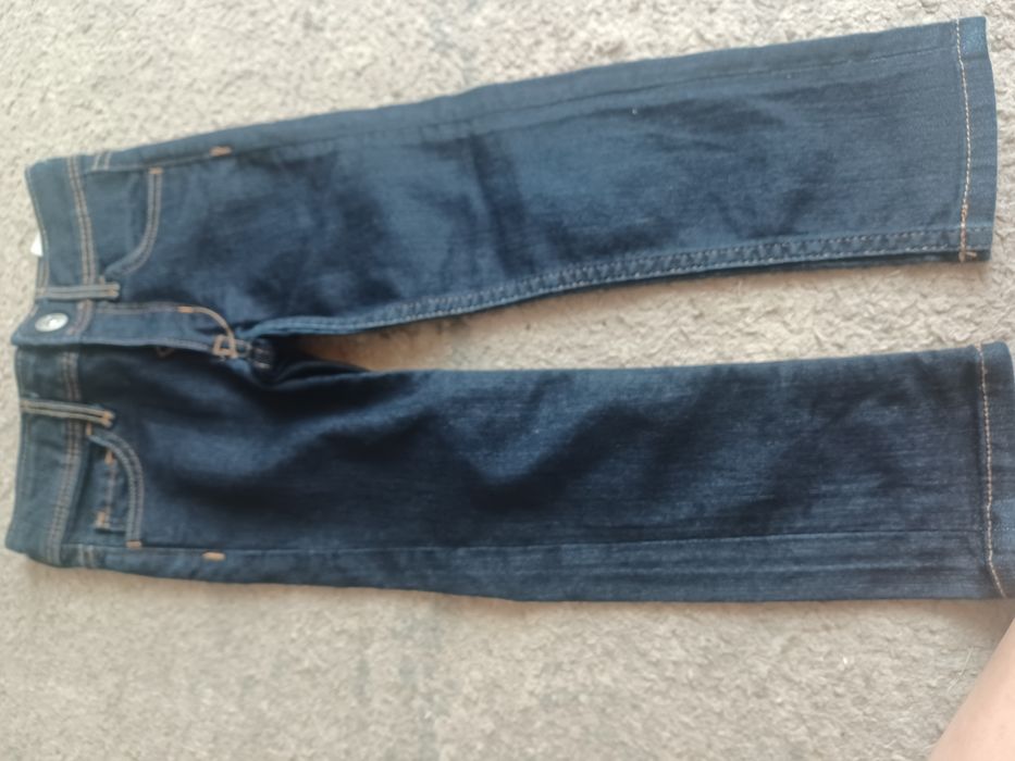 Jeansy uniwersalne.