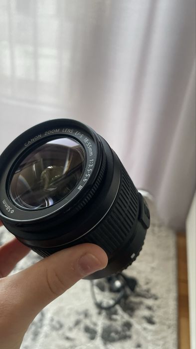 canon 4000d lustrzanka