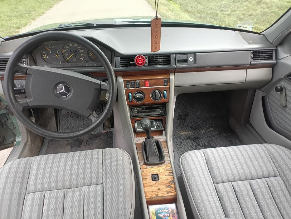Mercedes-Benz W124 250TD