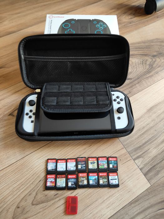 Nintendo Switch OLED 64 GB + 14 gier na kartach + akcesoria