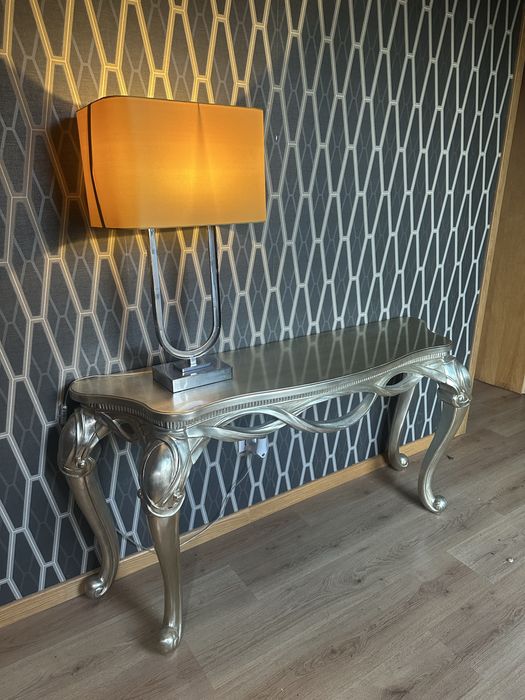 Aparador Prateado Trabalhado