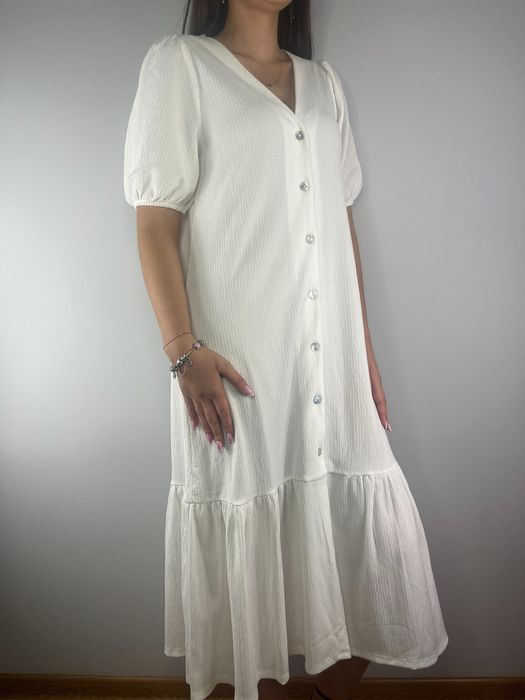 Biała sukienka szmizjerka bufiastymi rękawkami midi River Island 42