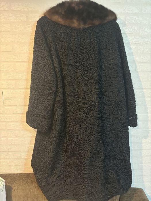 Czsrne dluzsze futro naturalne karakuly styl vintage