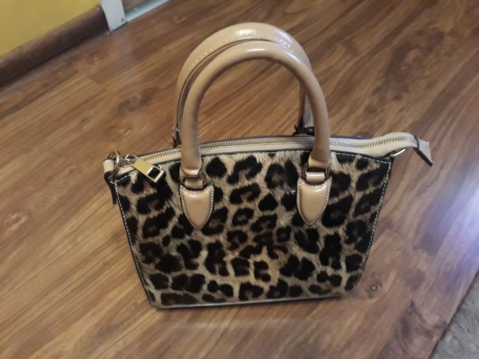 Piękna,lakierowana torebka w panterkę