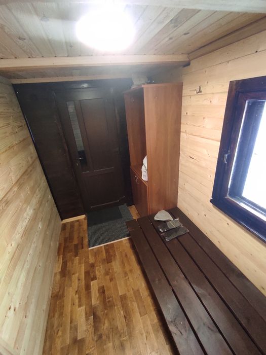 Подобово дерев'яний будинок з сауною.