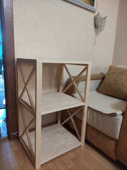 Дерев'яна підставка (підлогова або настільна полиця)