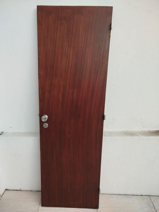 Porta interior esquerda