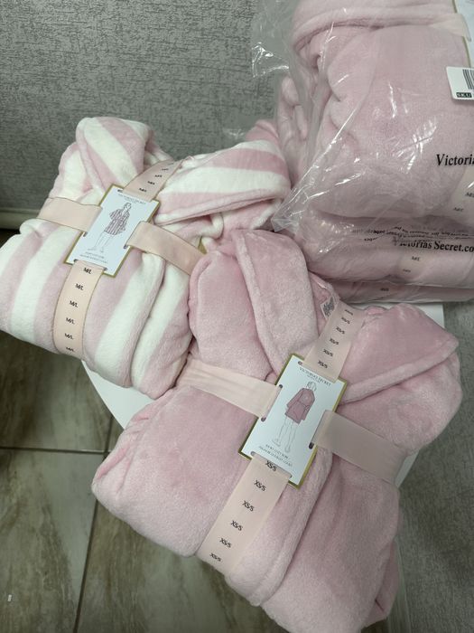 Затишний плюшевий халат Victoria’s Secret жіночий , XS/S, M/L