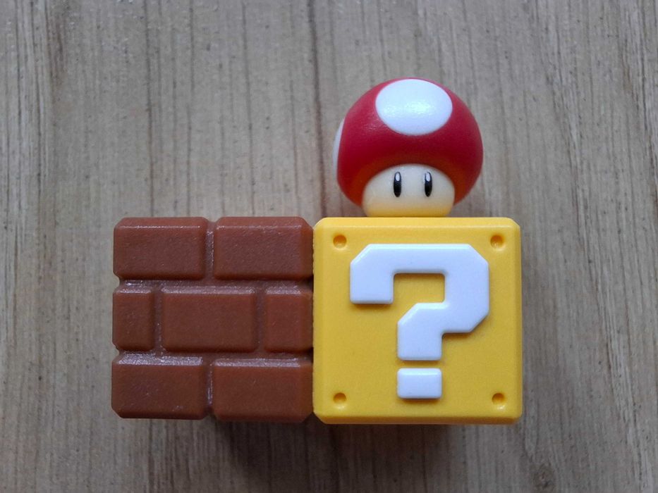 Pytajnikowy blok Kinder Joy Super Mario Bros Nintendo figurka VQ422