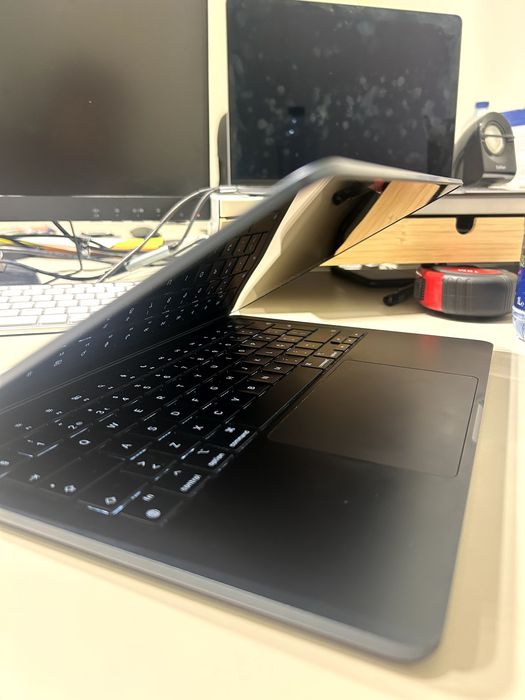 MacBook Air M2 - Como Novo (Com Caixa)