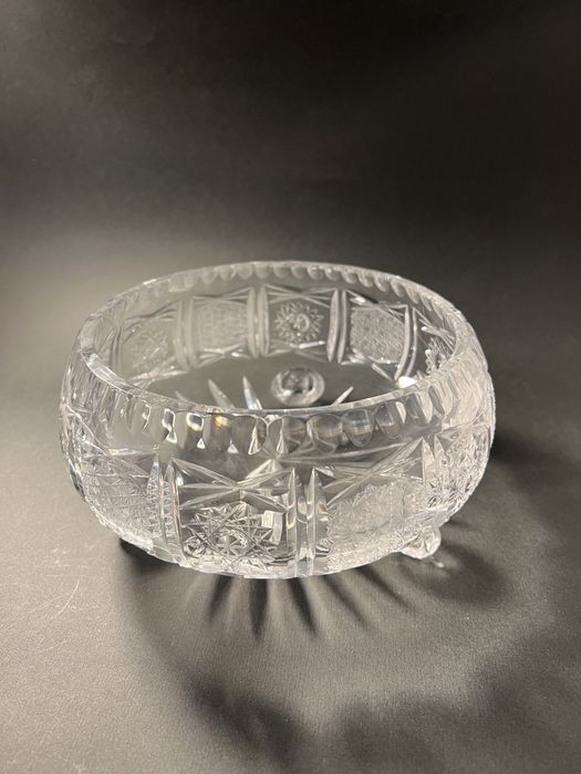 Kryształowa misa na nóżkach