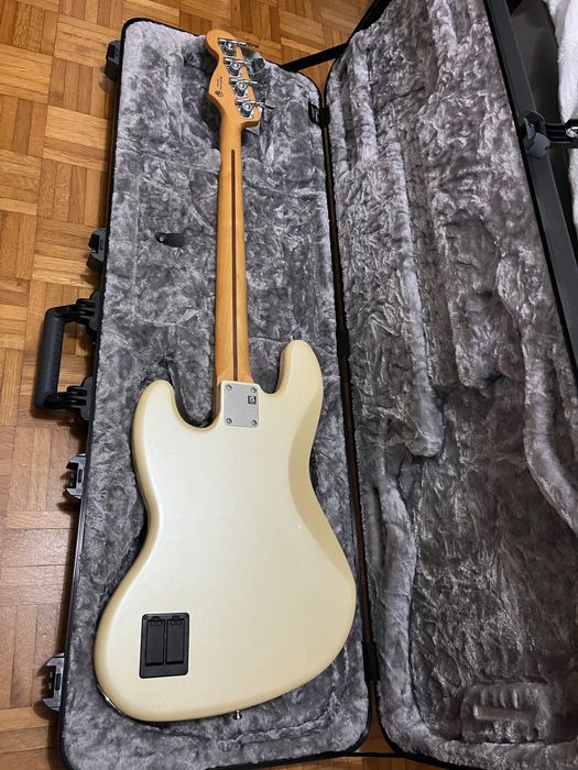 Baixo Fender Player Plus Jazz Bass c/ case