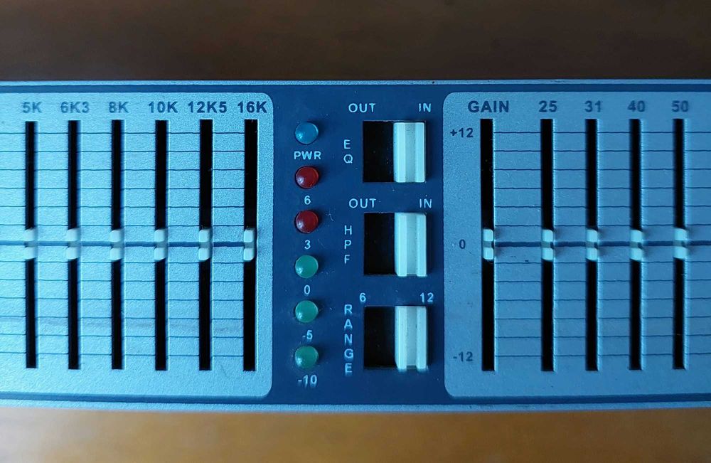 PHONIC MQ3229...