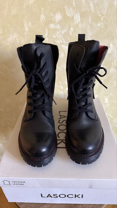 Продаю жіночі черевики Lasocki 40 розмір