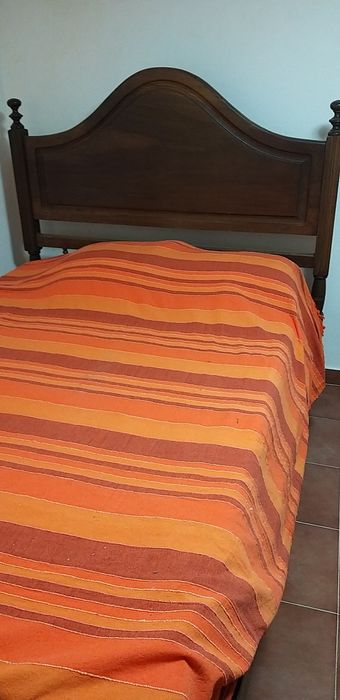Cama de casal com colchão - Dou a quem vier buscar