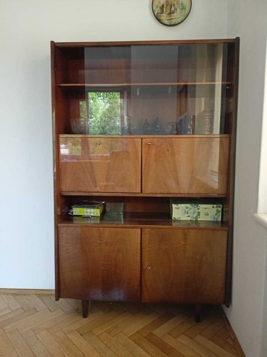 Kredens z witryną  z PRL