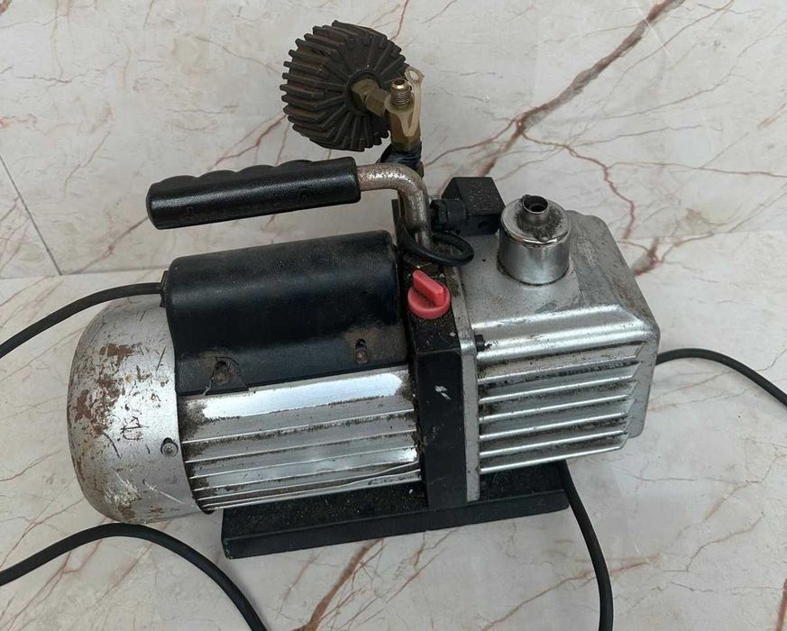 Bomba de Vacuo antiga apta a ser usada